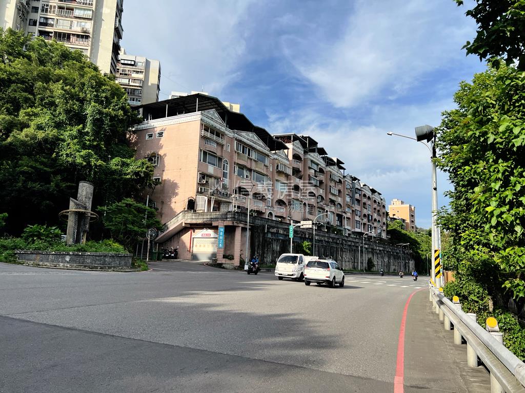 康寧街河景大空間房屋室內格局與周邊環境