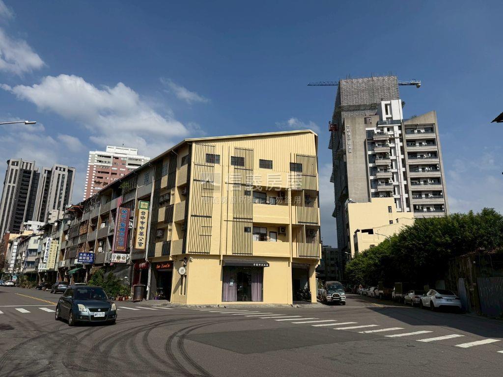 柳川東路二段透天房屋室內格局與周邊環境