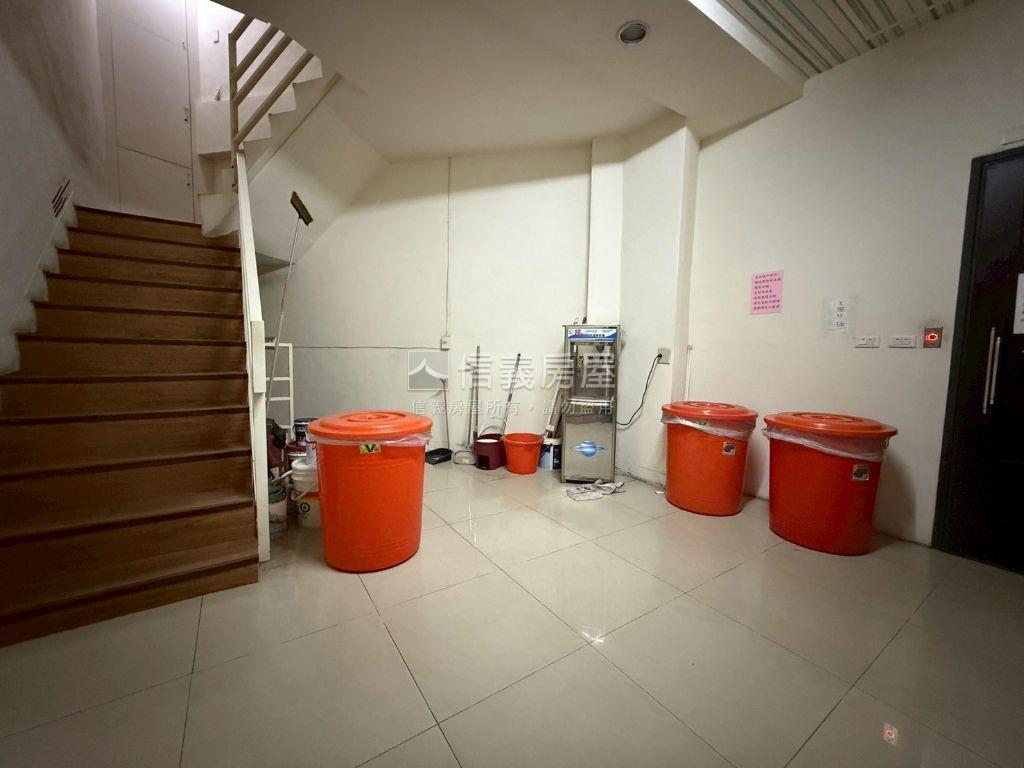 柳川東路二段透天房屋室內格局與周邊環境