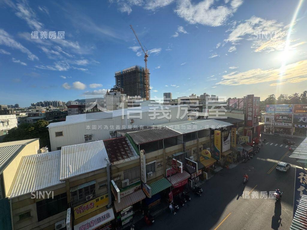 近左營大路燙金商業透店房屋室內格局與周邊環境