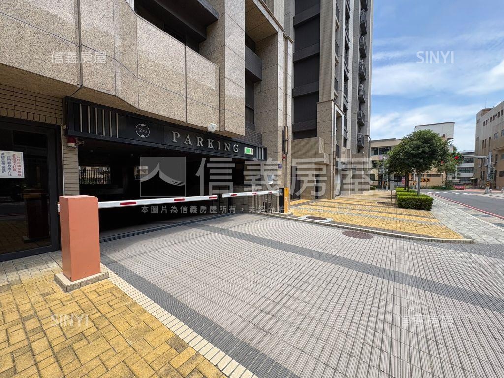 稀有城心低樓層兩房平車房屋室內格局與周邊環境