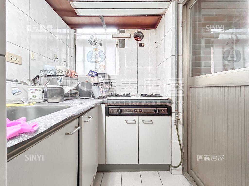 稀有摩登家庭漂亮坪數房屋室內格局與周邊環境