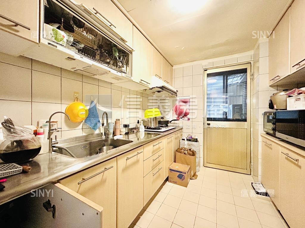 台北龍城花園三房坡平車位房屋室內格局與周邊環境