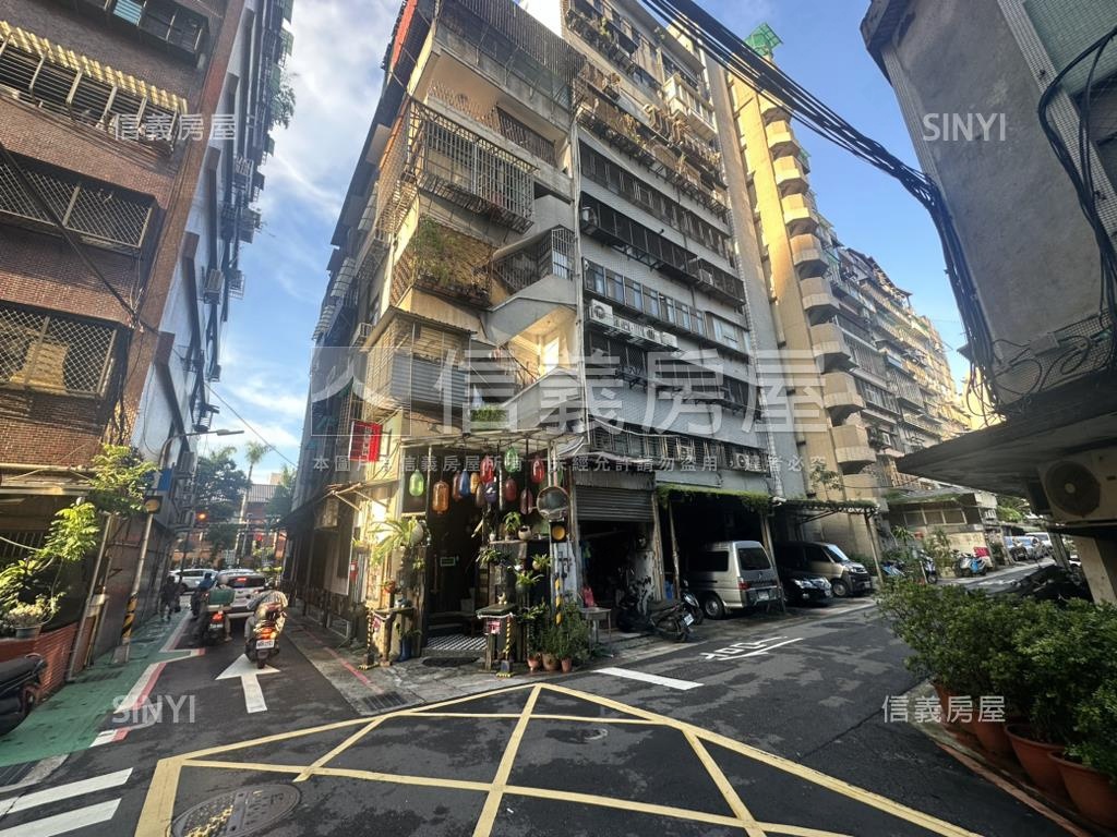 正長安西陽光地下室房屋室內格局與周邊環境