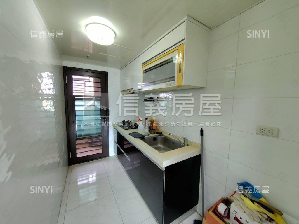 新上城好採光三房車位房屋室內格局與周邊環境