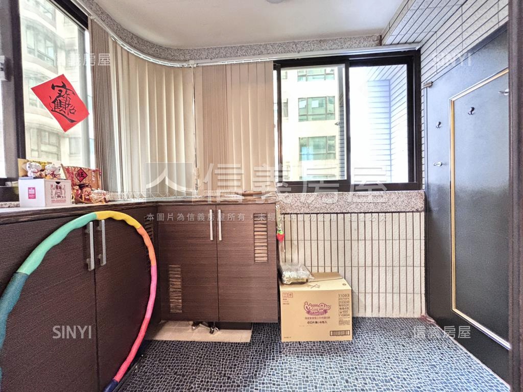 台北京城三房車位房屋室內格局與周邊環境
