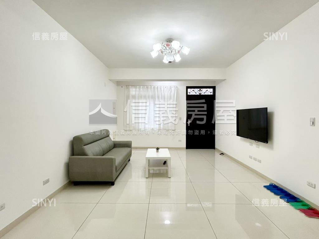 龍山邊間大面寬車庫美墅房屋室內格局與周邊環境