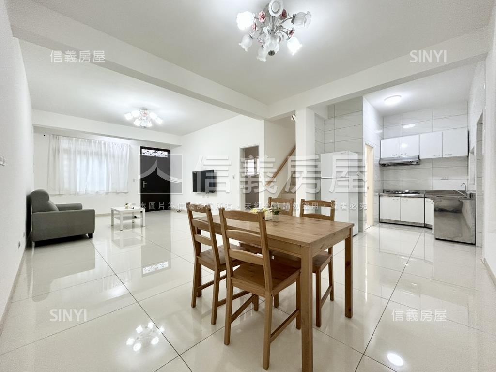 龍山邊間大面寬車庫美墅房屋室內格局與周邊環境