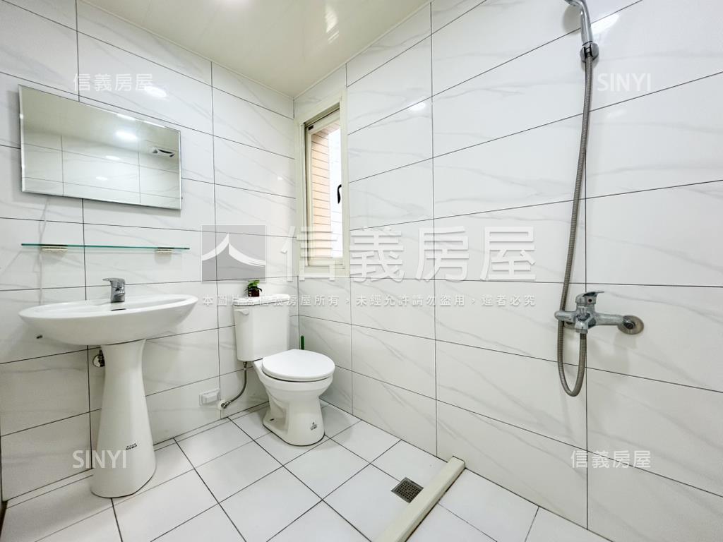 龍山邊間大面寬車庫美墅房屋室內格局與周邊環境