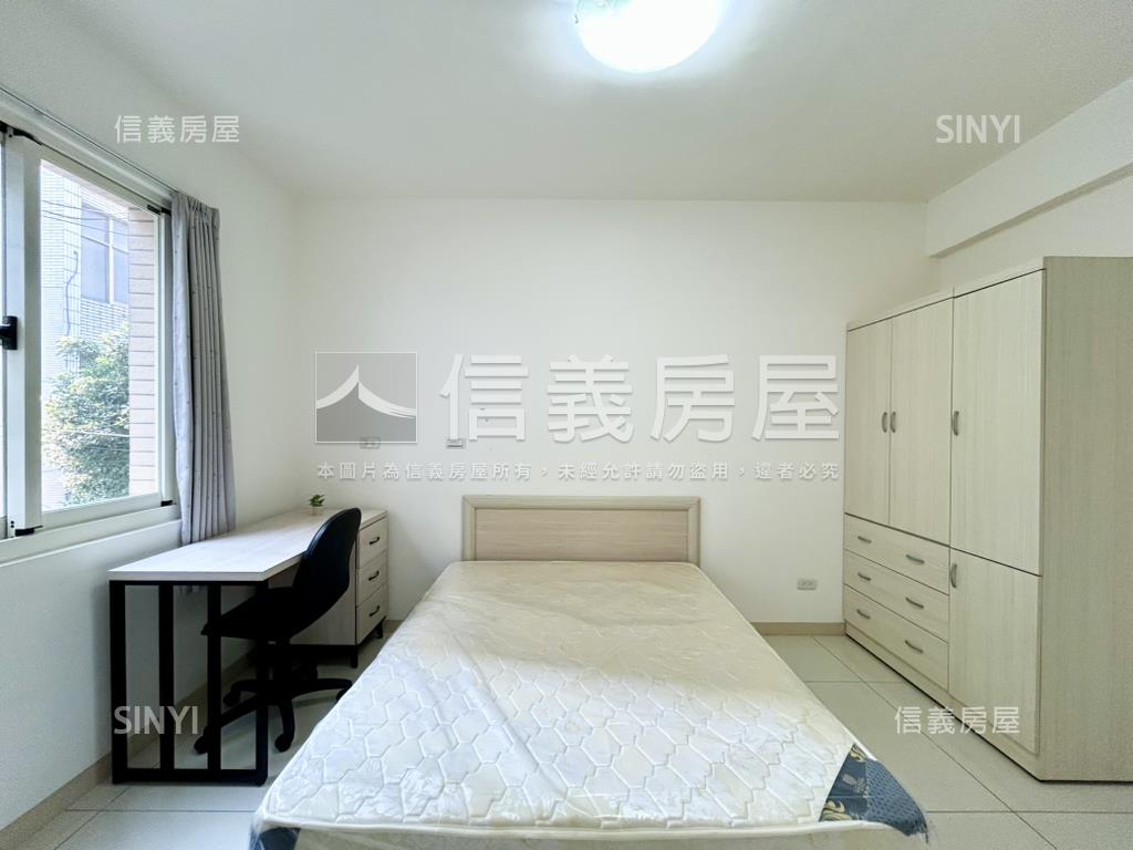 龍山邊間大面寬車庫美墅房屋室內格局與周邊環境