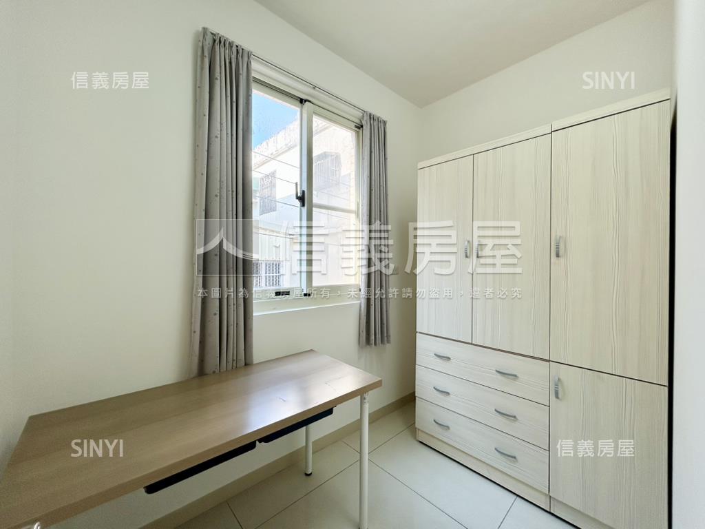 龍山邊間大面寬車庫美墅房屋室內格局與周邊環境