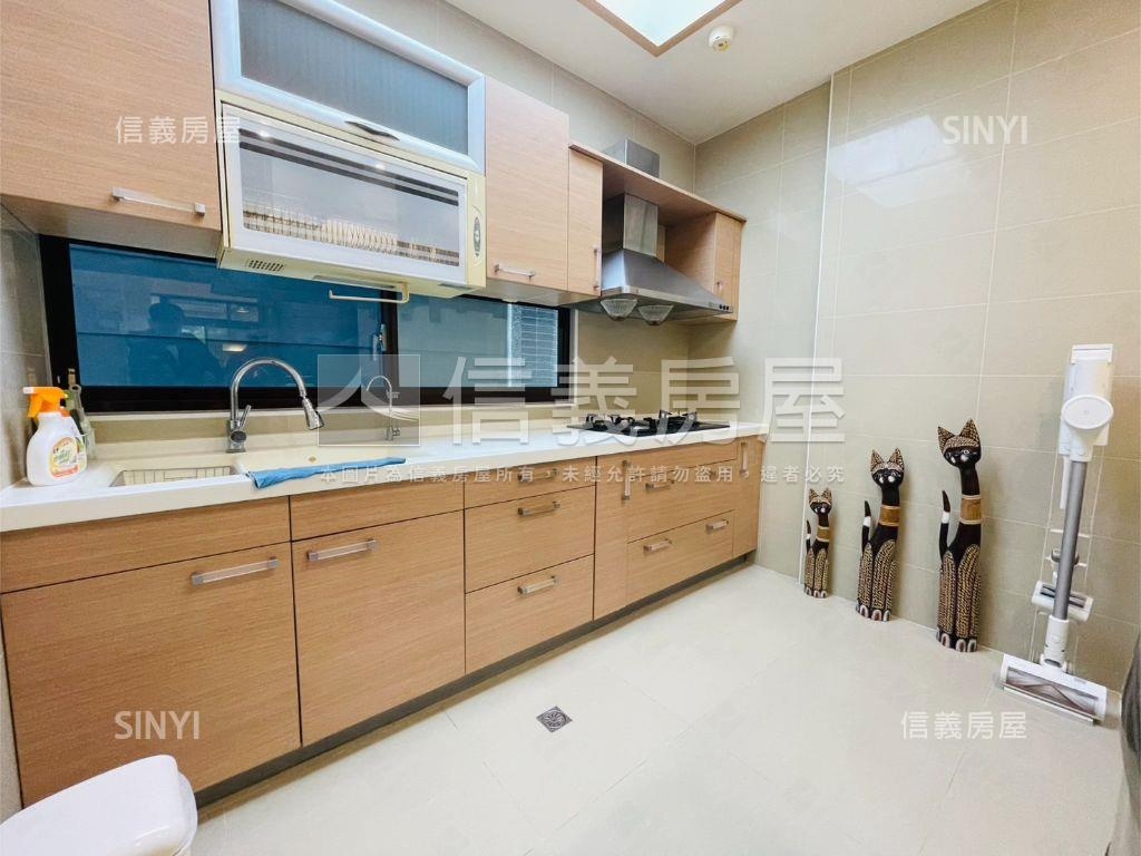 近巨城錦華街大透天房屋室內格局與周邊環境