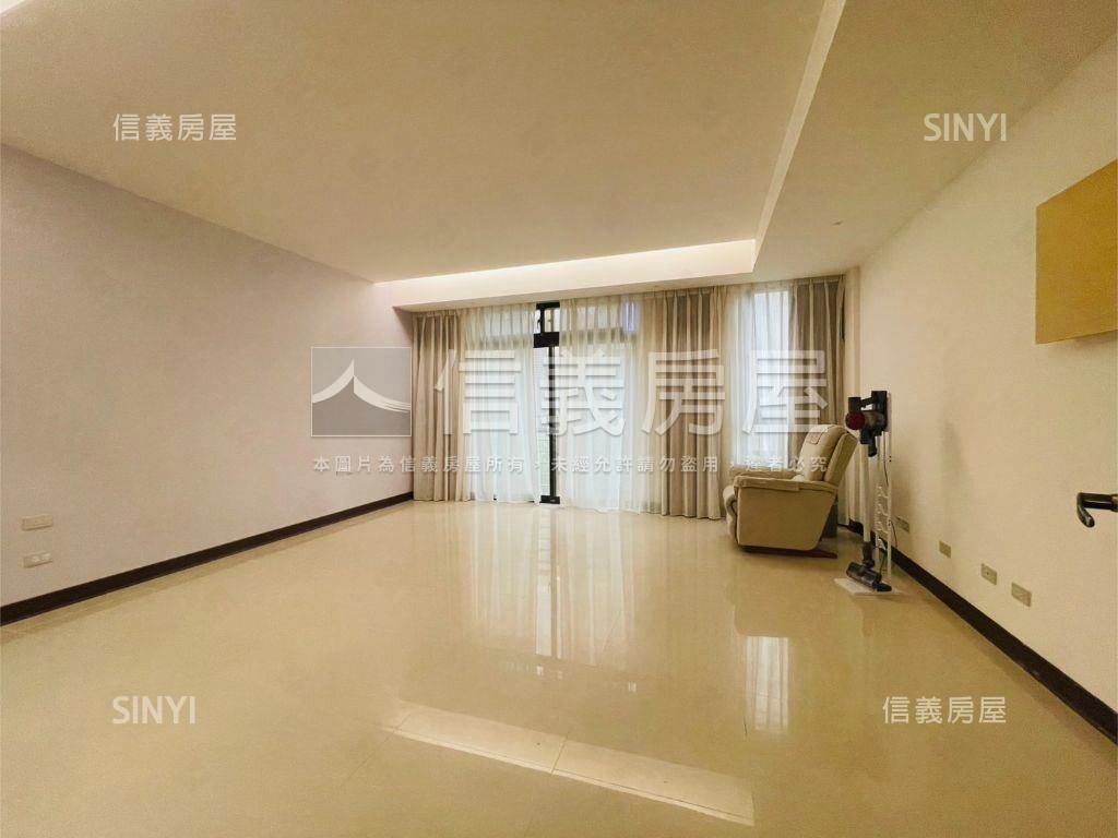 近巨城錦華街大透天房屋室內格局與周邊環境