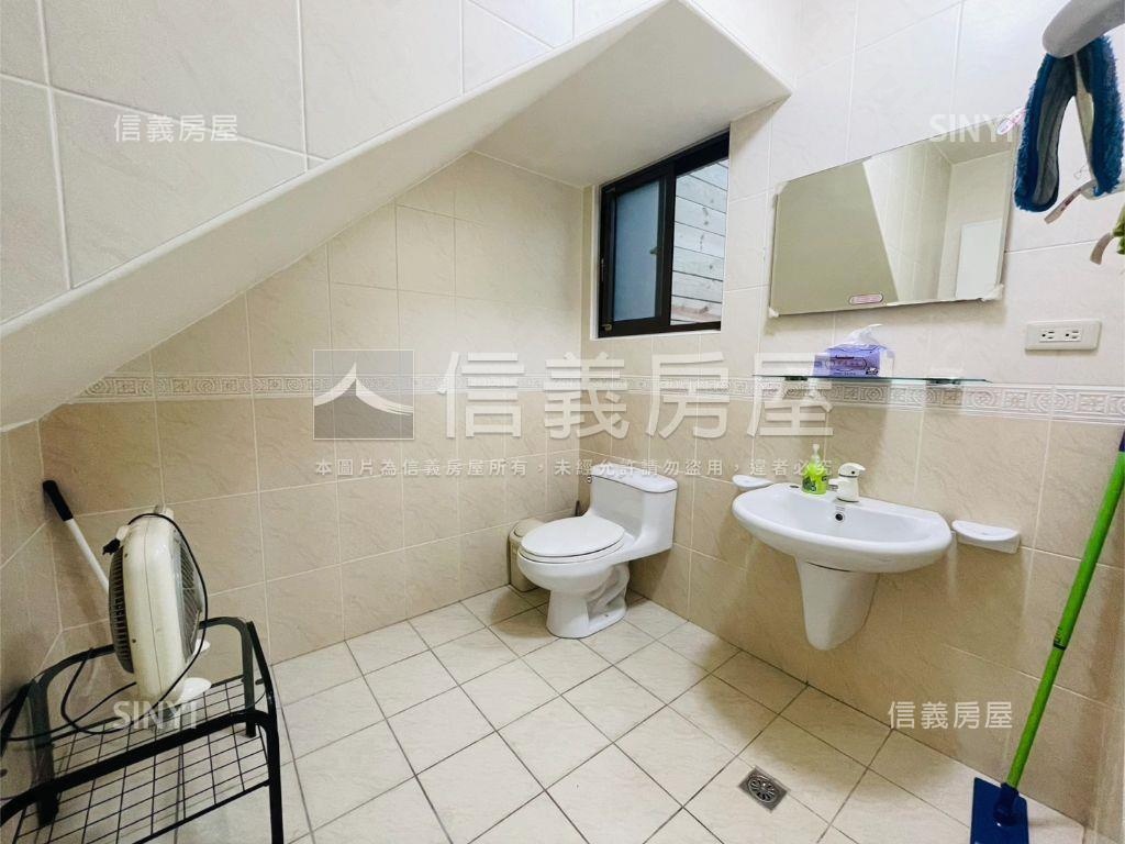 近巨城錦華街大透天房屋室內格局與周邊環境