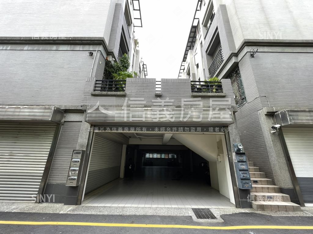 近巨城錦華街大透天房屋室內格局與周邊環境