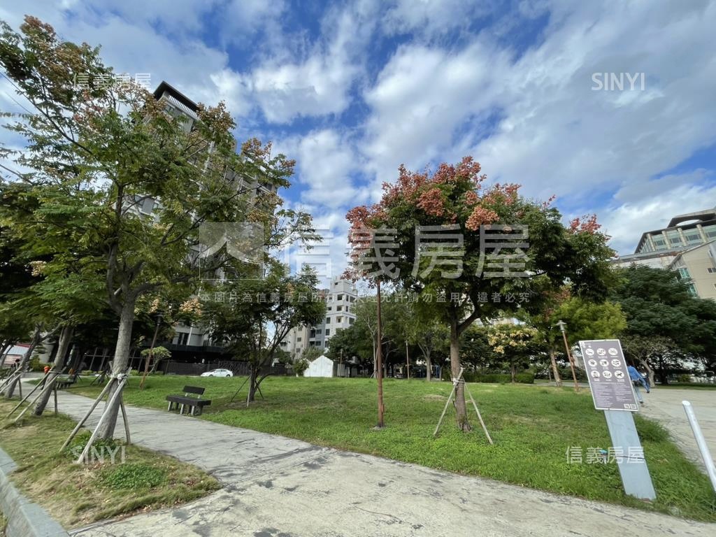 近巨城錦華街大透天房屋室內格局與周邊環境