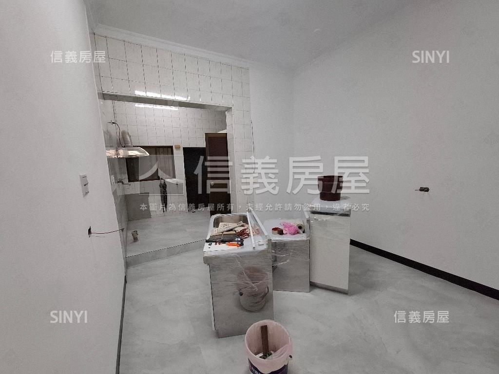 夢時代走路到輕軌整新透天房屋室內格局與周邊環境