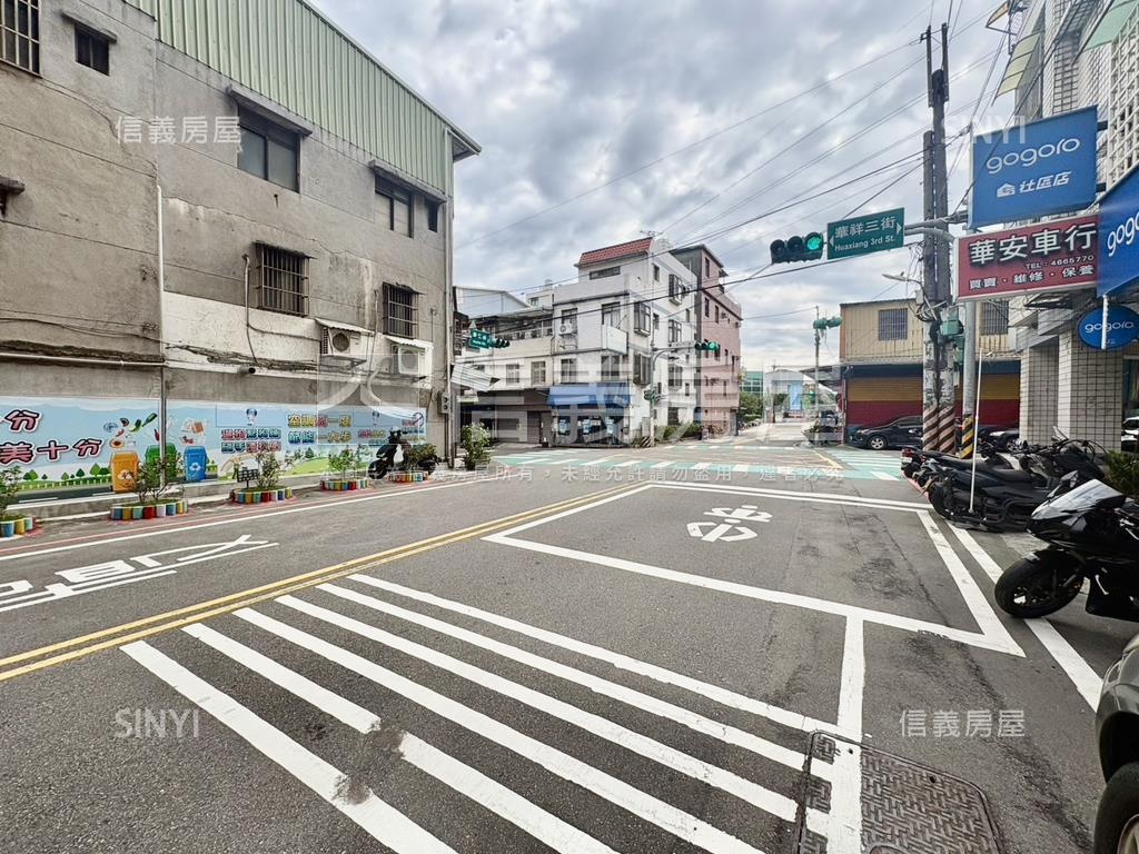 龍岡。華勛。採光好棒三房房屋室內格局與周邊環境