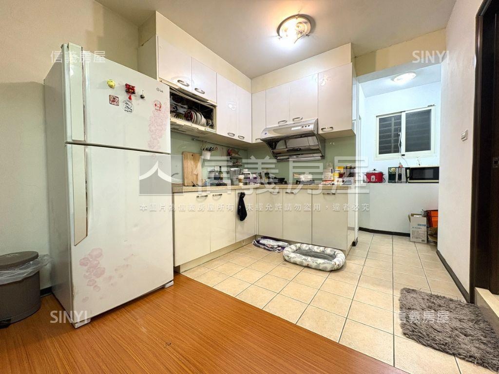 萬板路漂亮３樓房屋室內格局與周邊環境