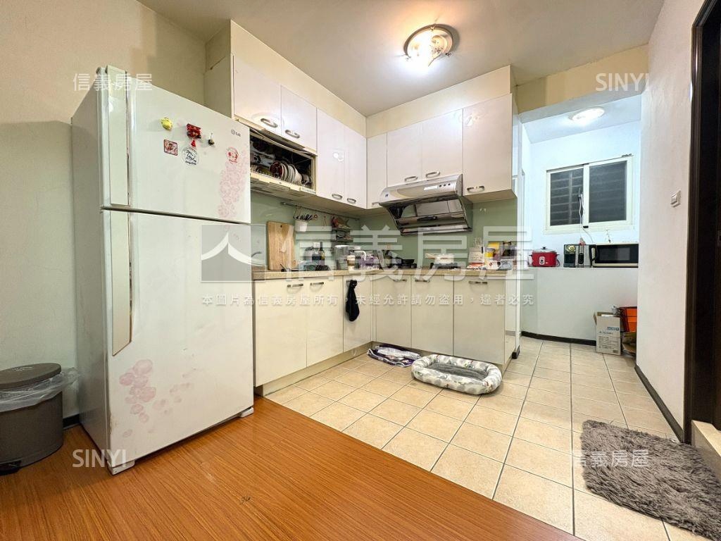 萬板路漂亮３樓房屋室內格局與周邊環境