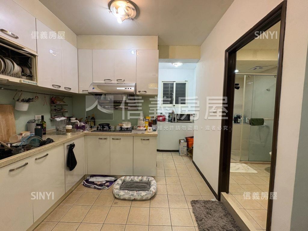 萬板路漂亮３樓房屋室內格局與周邊環境