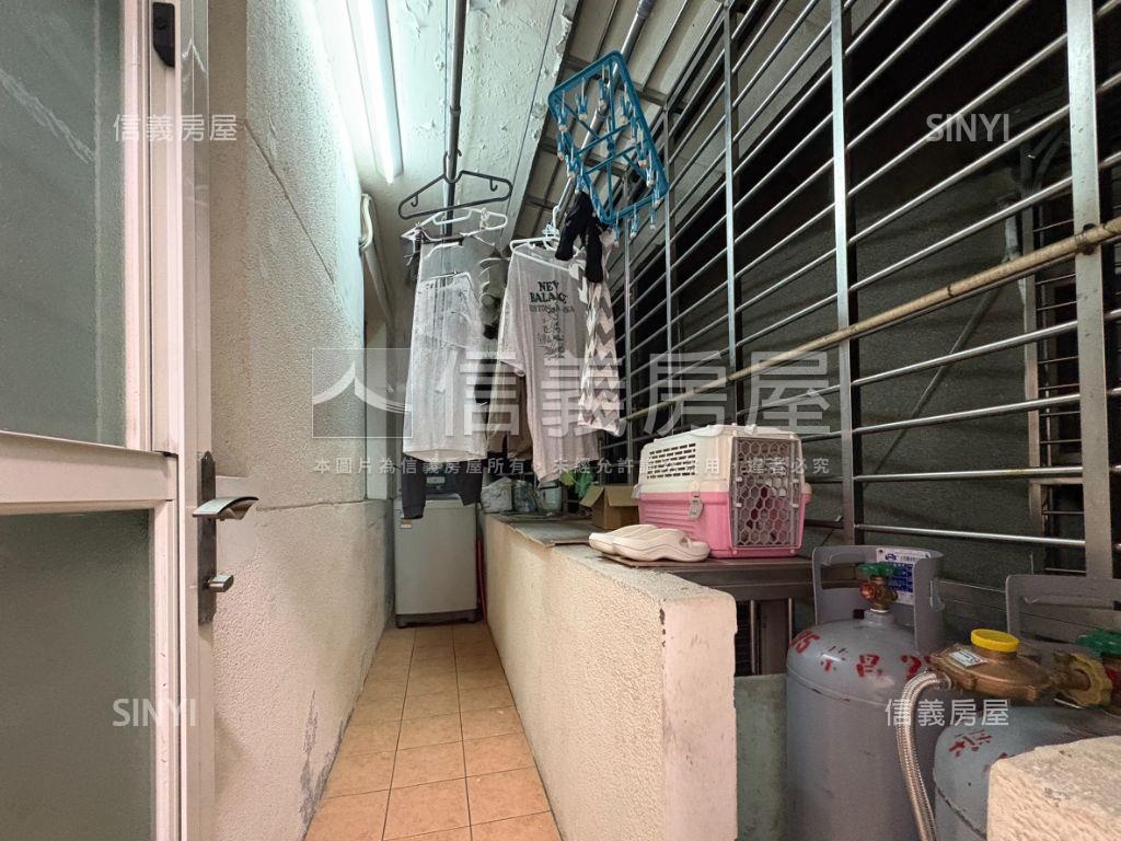 萬板路漂亮３樓房屋室內格局與周邊環境