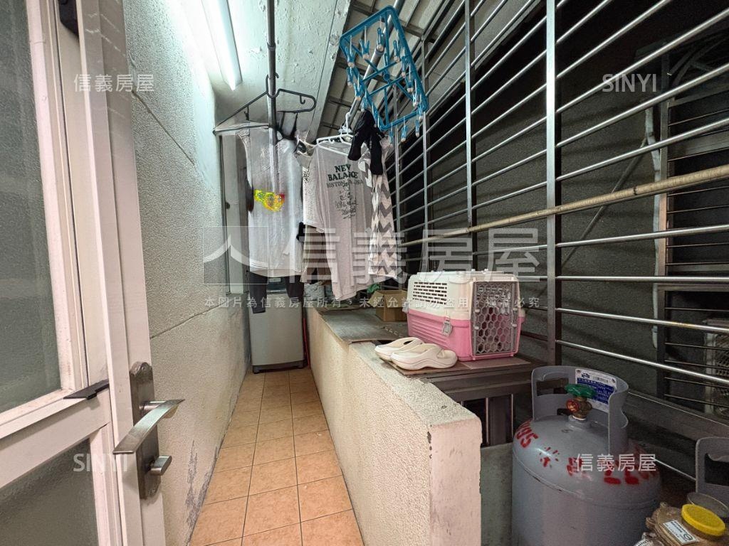 萬板路漂亮３樓房屋室內格局與周邊環境