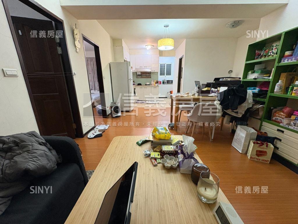 萬板路漂亮３樓房屋室內格局與周邊環境