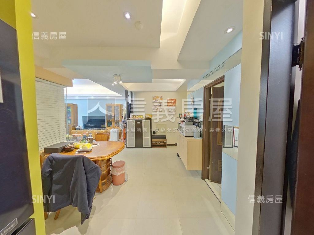 專任童話世紀三房直接入住房屋室內格局與周邊環境