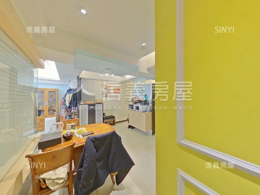 專任童話世紀三房直接入住房屋室內格局與周邊環境
