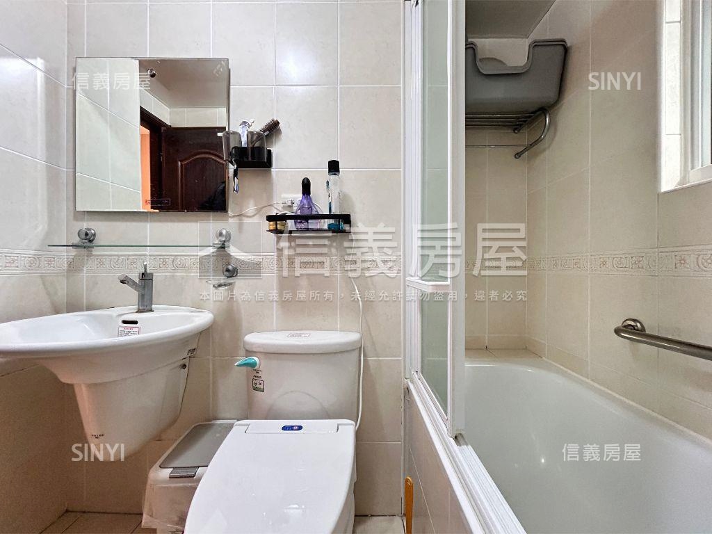 專任童話世紀三房直接入住房屋室內格局與周邊環境
