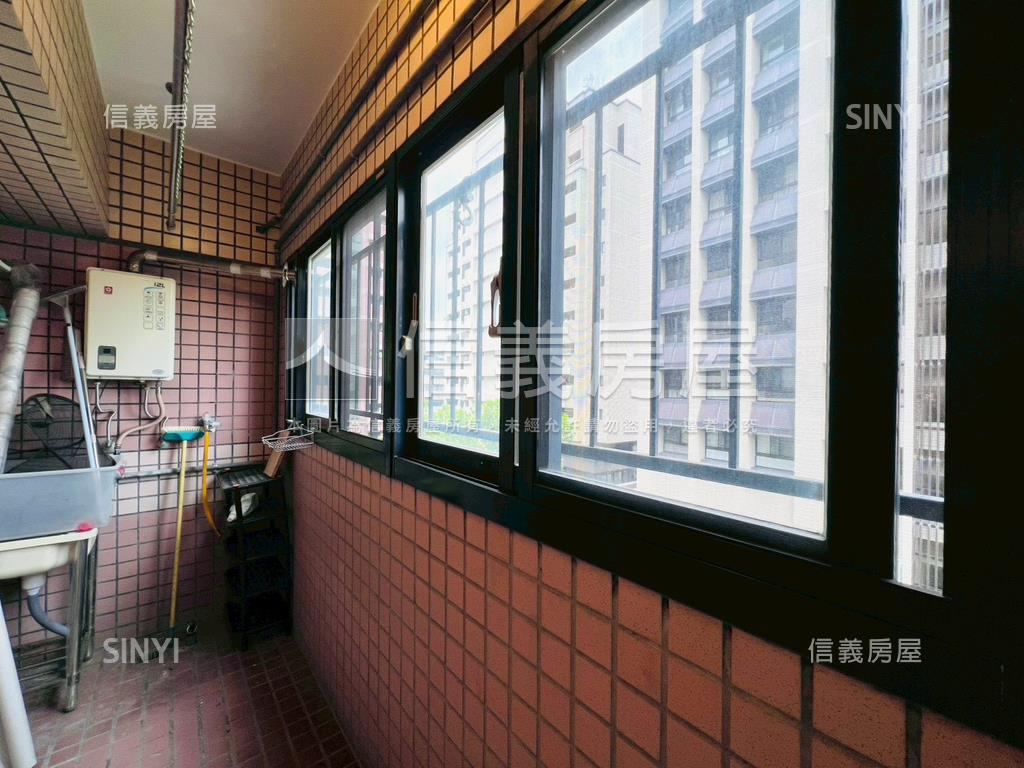 國泰書香大第美三房房屋室內格局與周邊環境