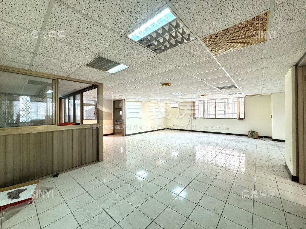 稀有！順天建設店面附車位房屋室內格局與周邊環境