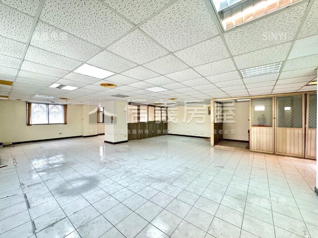 稀有！順天建設店面附車位房屋室內格局與周邊環境