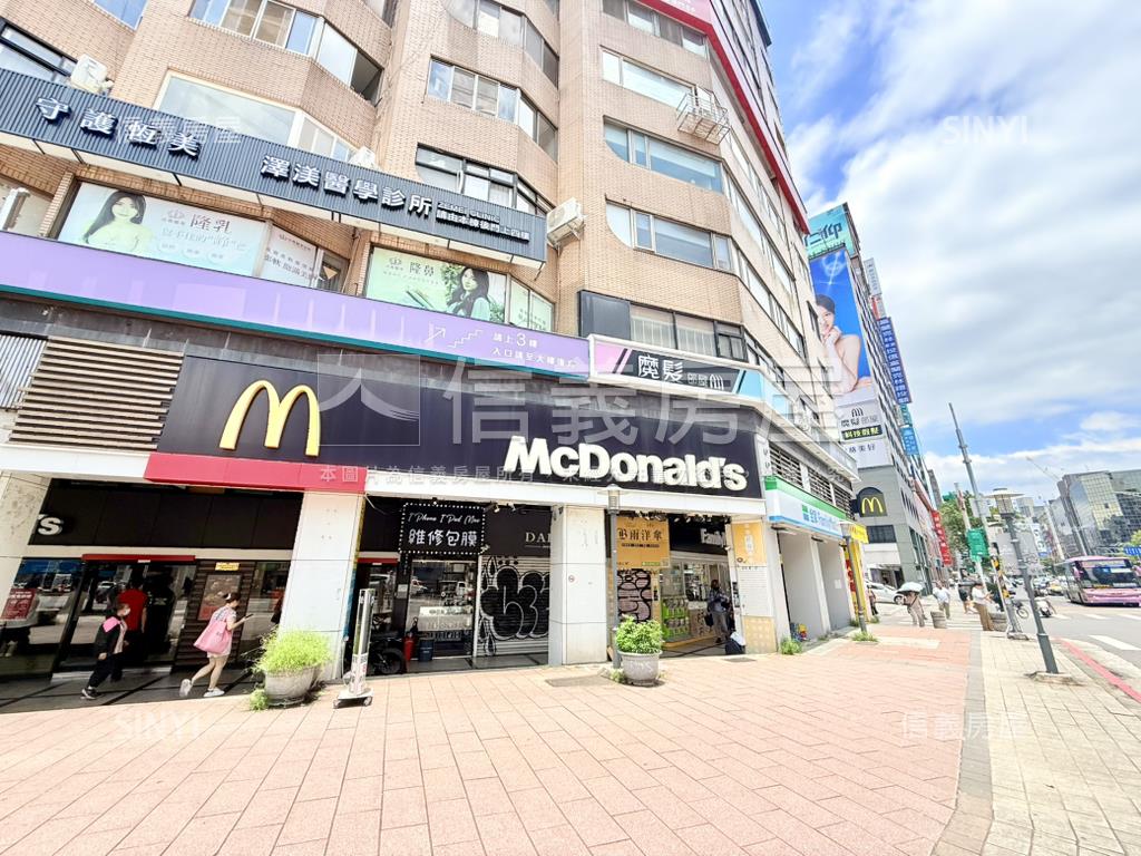 東區頂好名店城收租聖品房屋室內格局與周邊環境