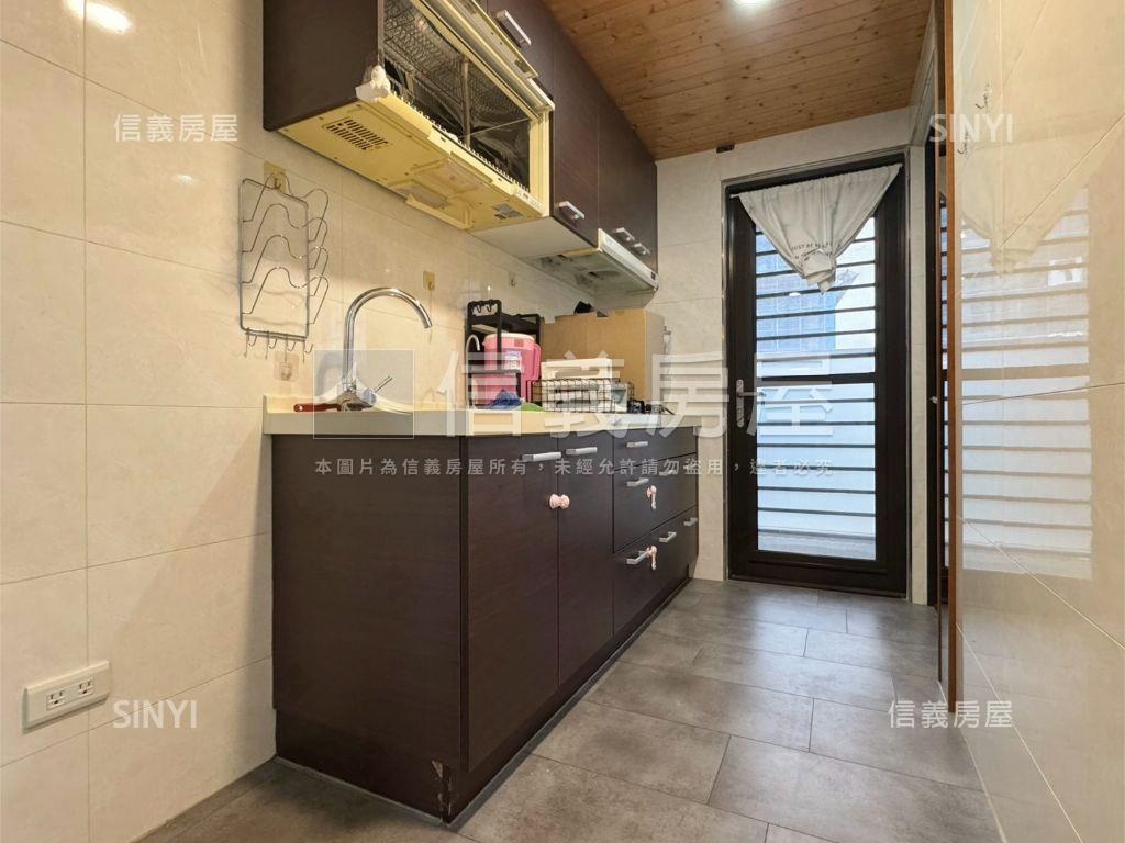 尚青苑電梯兩房車位房屋室內格局與周邊環境