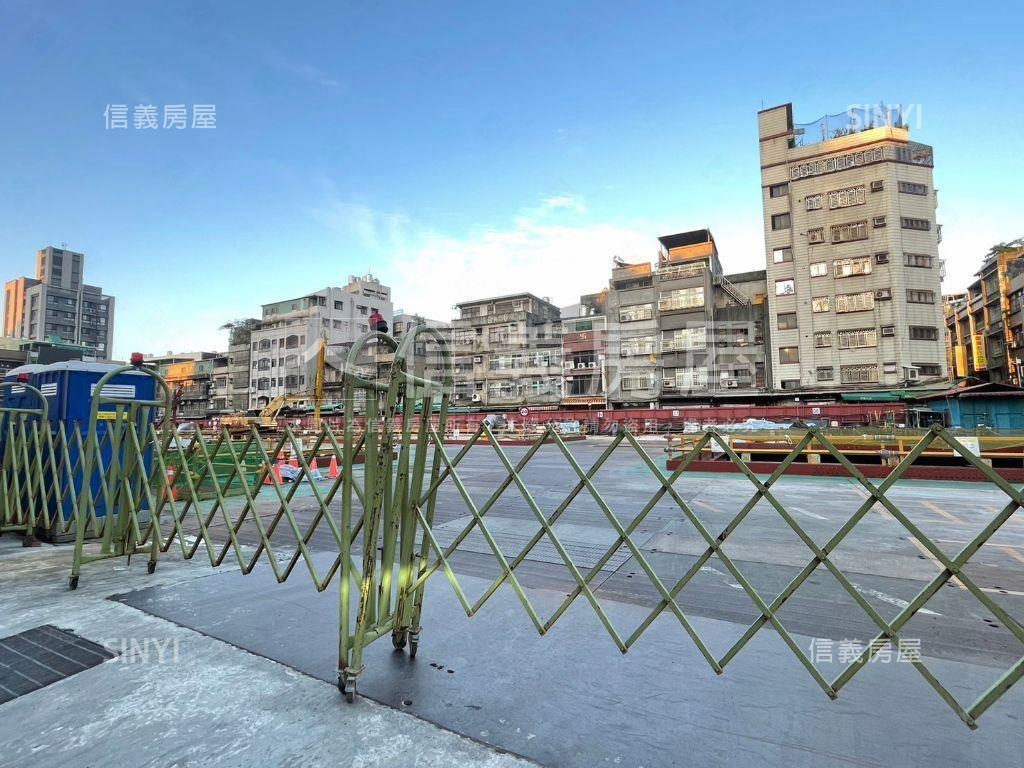 距未來捷運站約５５Ｍ透店房屋室內格局與周邊環境