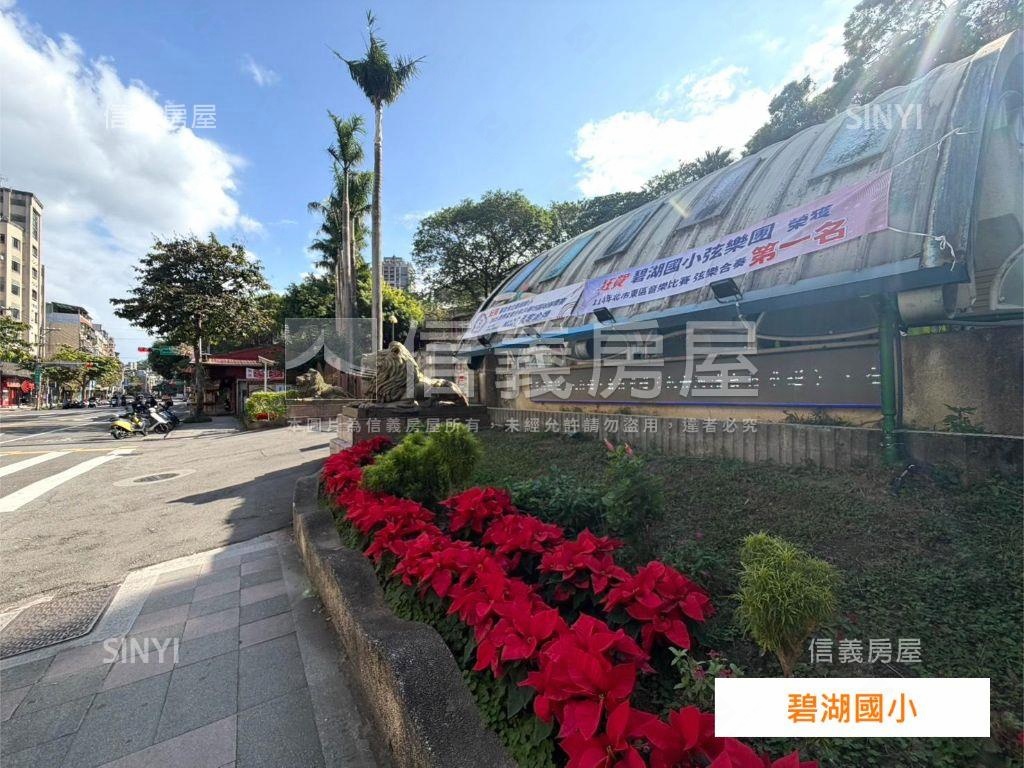 專任麗山學區電梯附坡平房屋室內格局與周邊環境