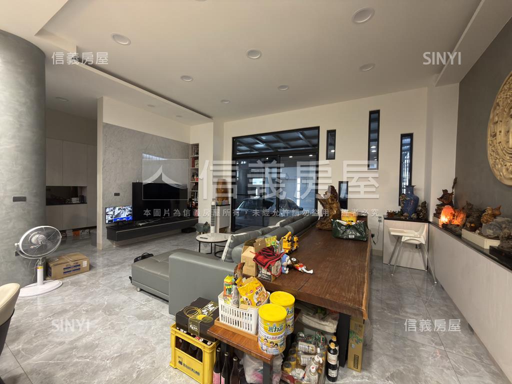 阿蓮區面寬雙車別墅房屋室內格局與周邊環境