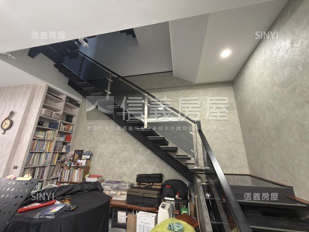 阿蓮區面寬雙車別墅房屋室內格局與周邊環境