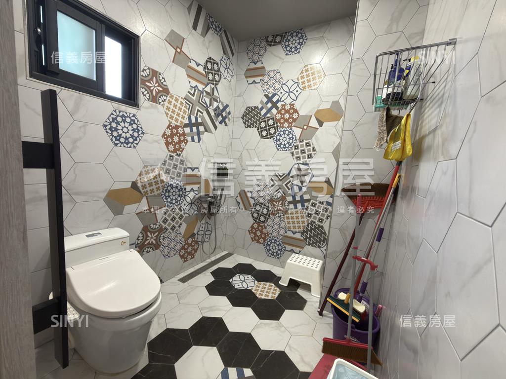 阿蓮區面寬雙車別墅房屋室內格局與周邊環境