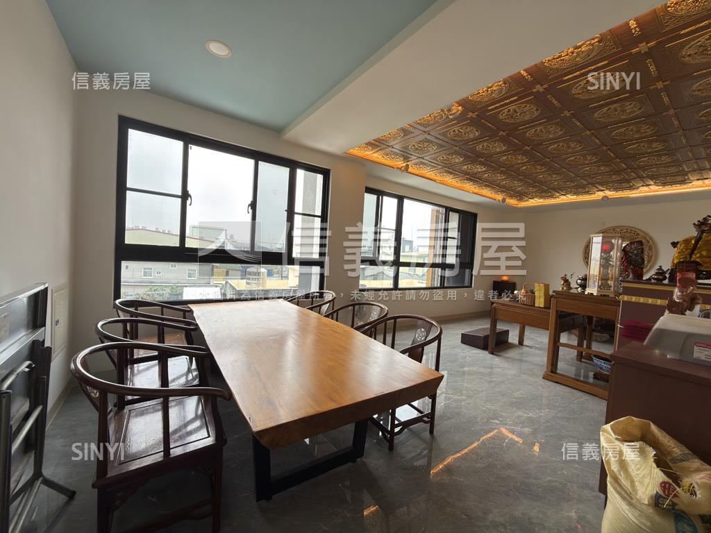 阿蓮區面寬雙車別墅房屋室內格局與周邊環境