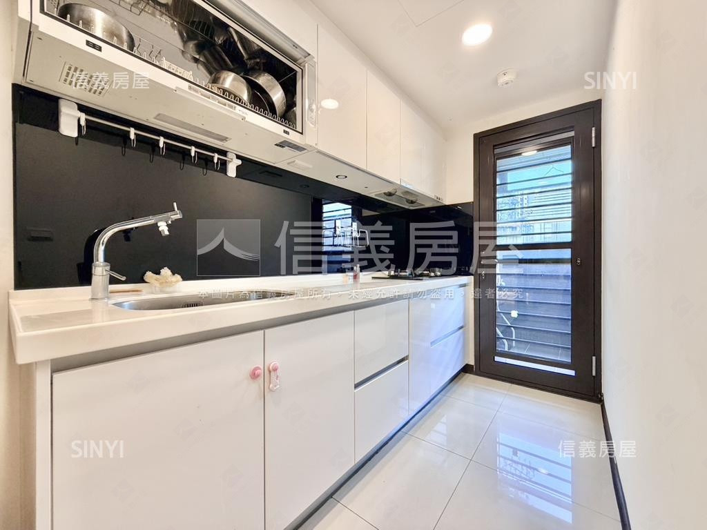 精裝布拉諾二房獨立大車位房屋室內格局與周邊環境