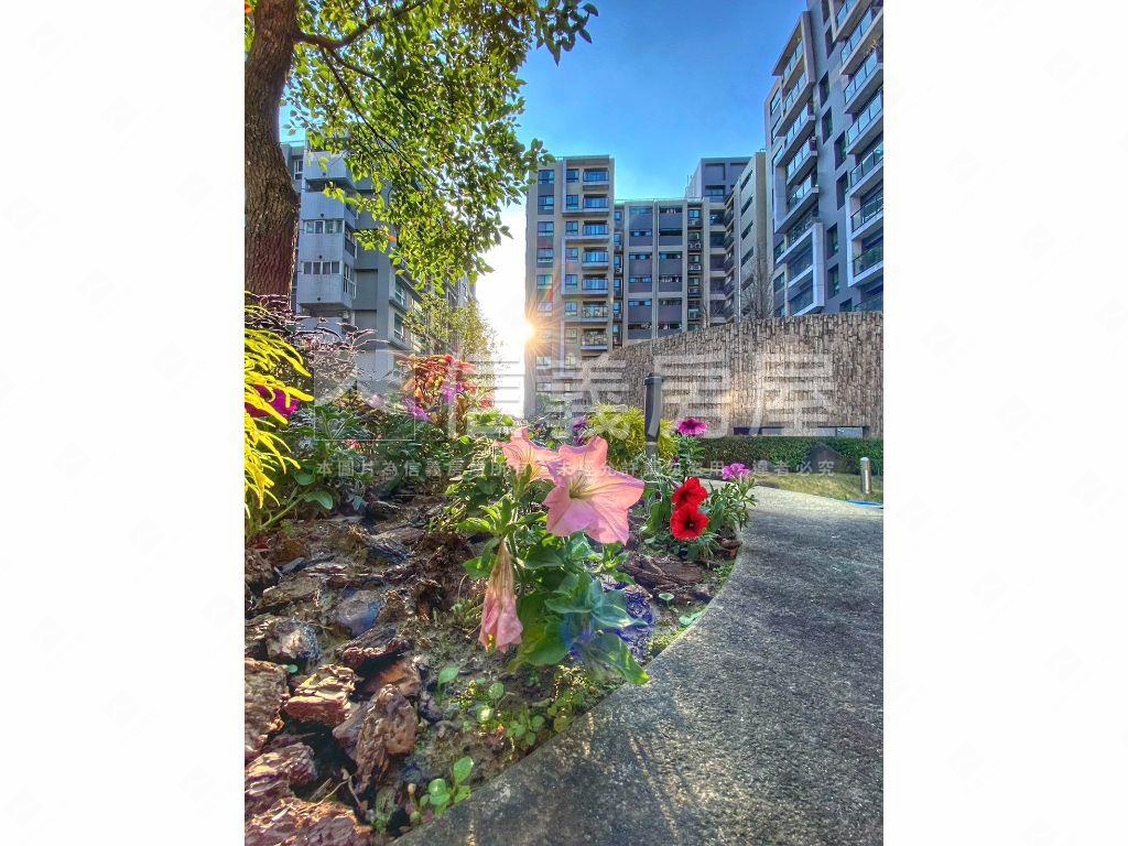 精裝布拉諾二房獨立大車位房屋室內格局與周邊環境