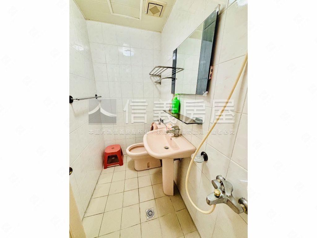 有車位綠第高樓綠景２房房屋室內格局與周邊環境