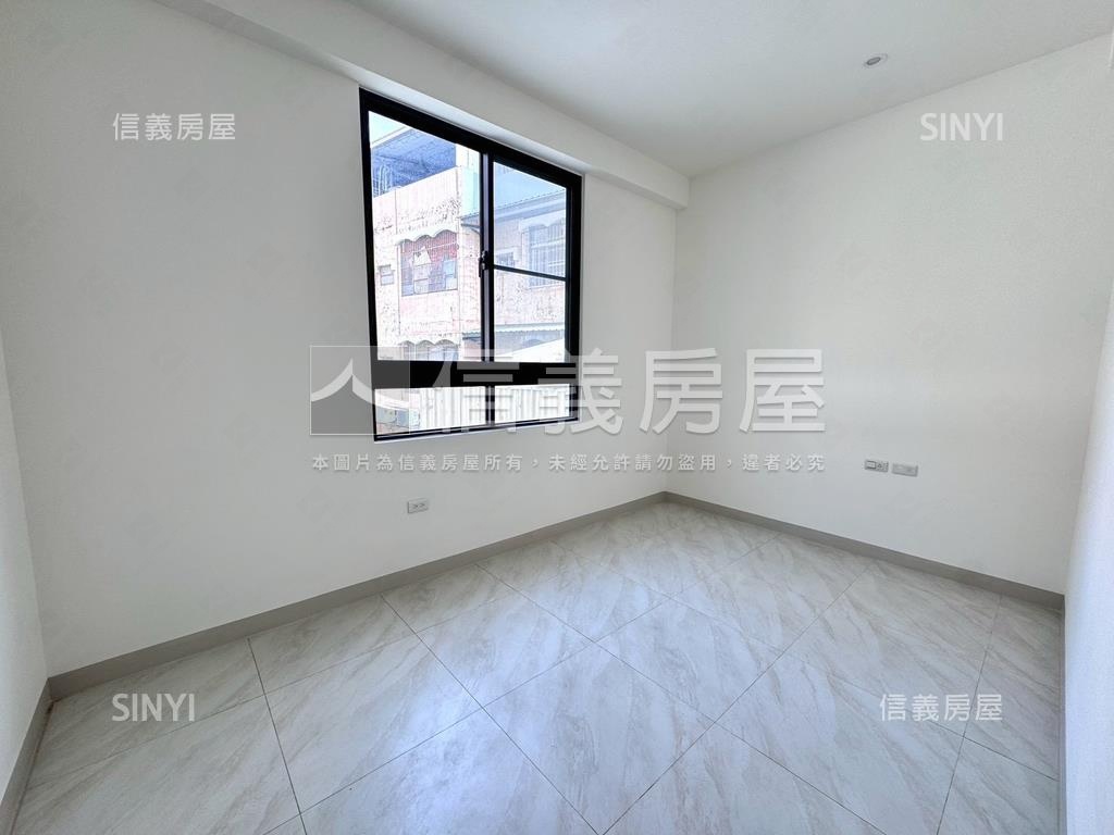 建興學區大面寬整新美透天房屋室內格局與周邊環境