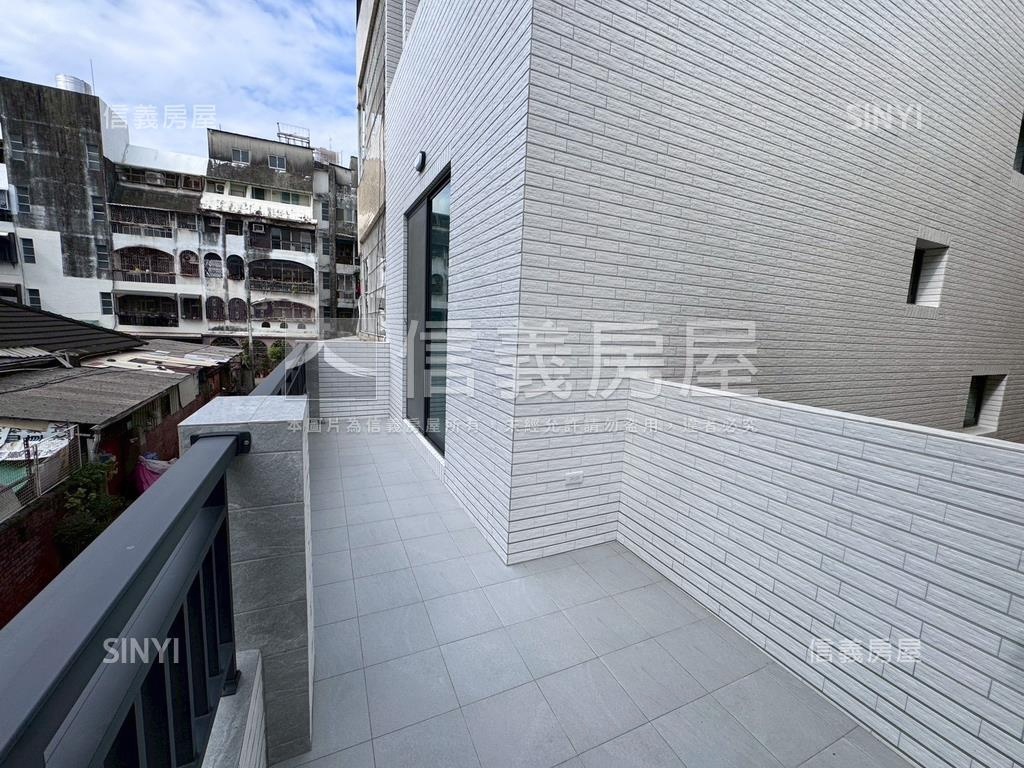 建興學區大面寬整新美透天房屋室內格局與周邊環境