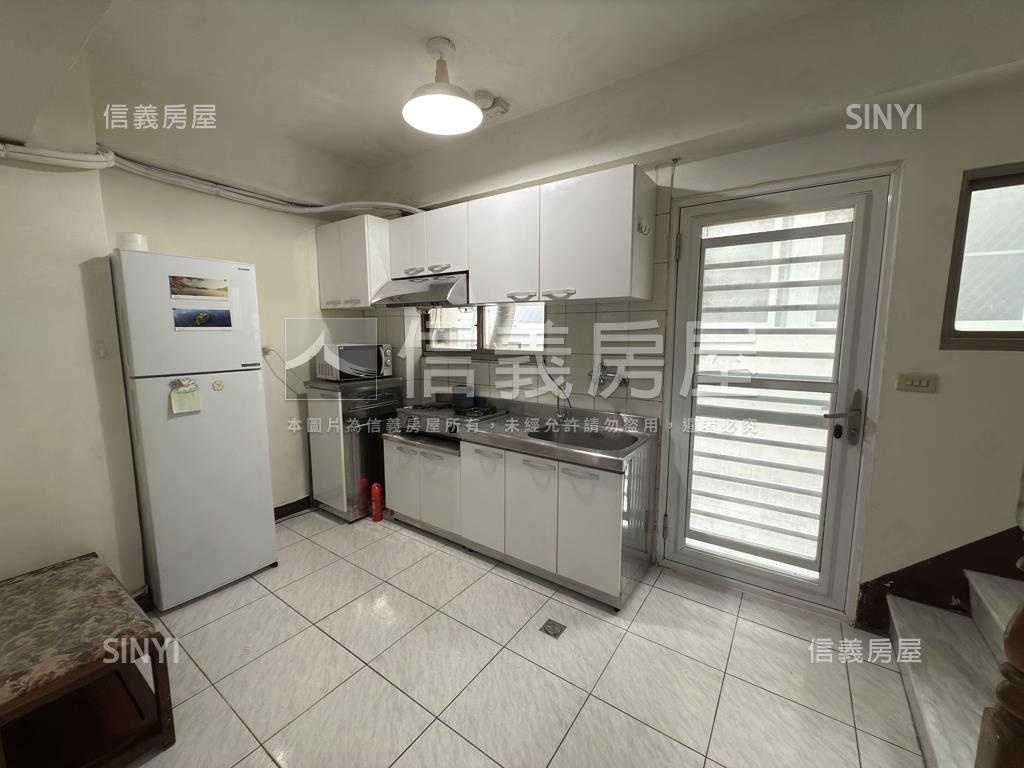 成大１２巷華廈房屋室內格局與周邊環境