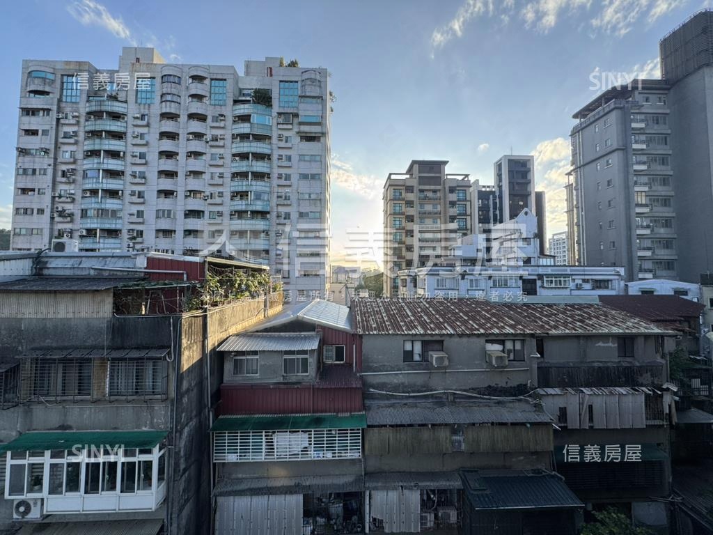 捷運六張犁電梯美屋房屋室內格局與周邊環境