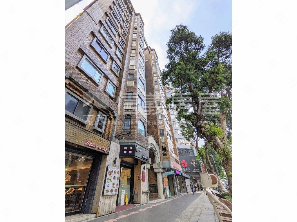 森林公園大空間藝廊房屋室內格局與周邊環境